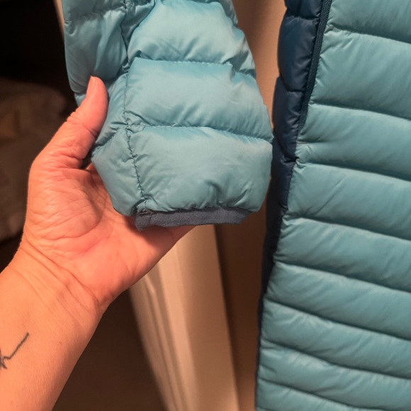 Lands' End Women's Two-Tone teal/ blue Puffer Coat - Picture 3 of 7